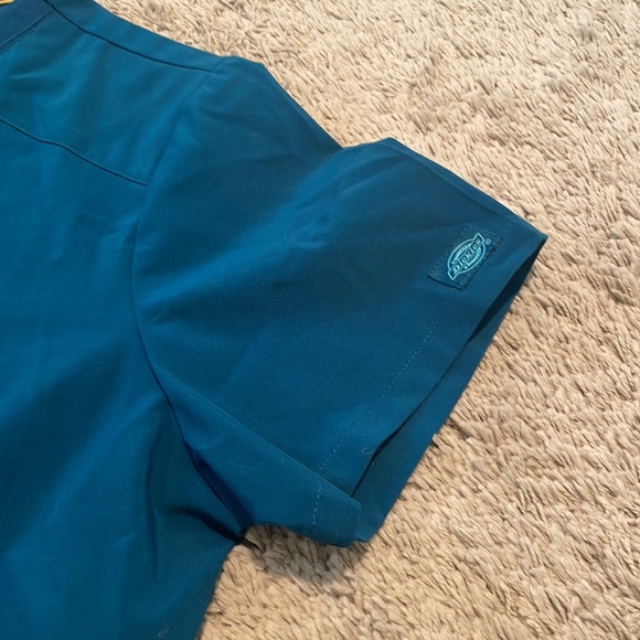 Dickies scrub top in Caribbean blue - Picture 4 of 4